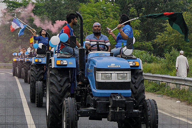 রাজশাহীতে ১০ হাজার কৃষকের ফুটবল উন্মাদনা!