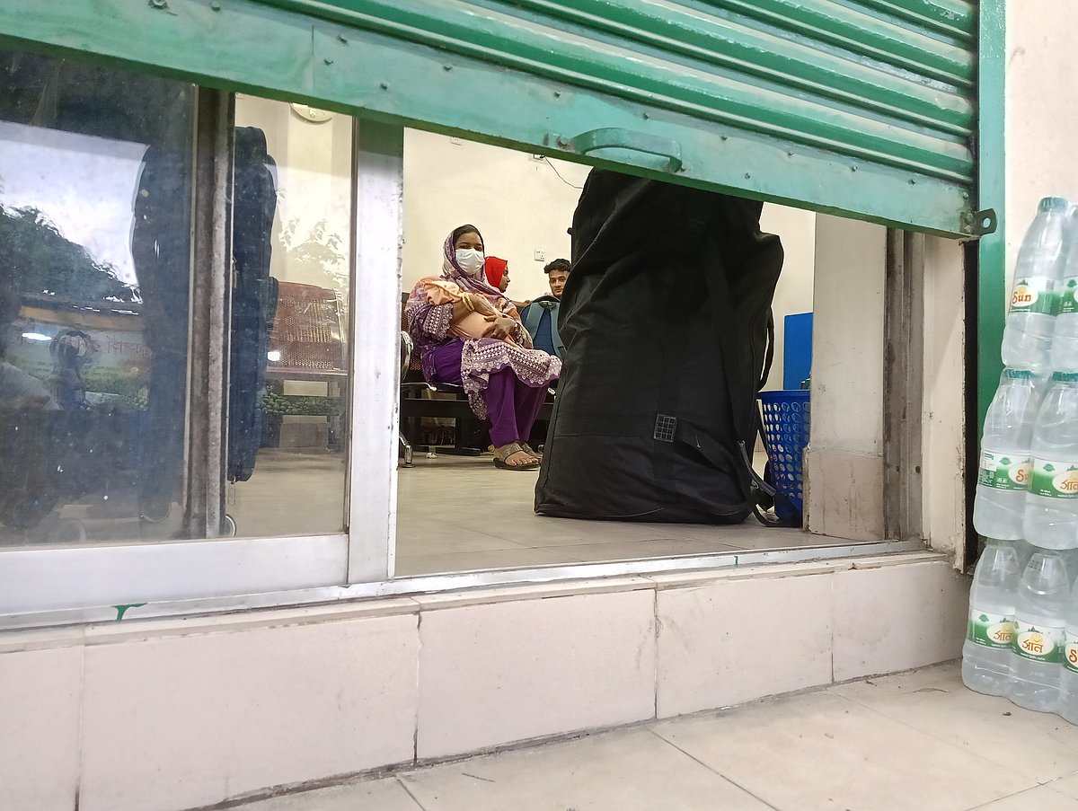 রাজশাহীতে ইউনিয়নের নির্বাচন নিয়ে শ্রমিকদের দুই পক্ষের দ্বন্দ্ব, বাস চলাচল বন্ধ