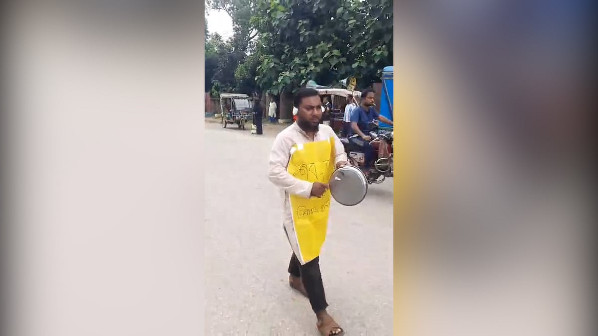 থালা-চামচ বাজিয়ে শব্দদূষণের বিরুদ্ধে ব্যতিক্রমী প্রতিবাদ