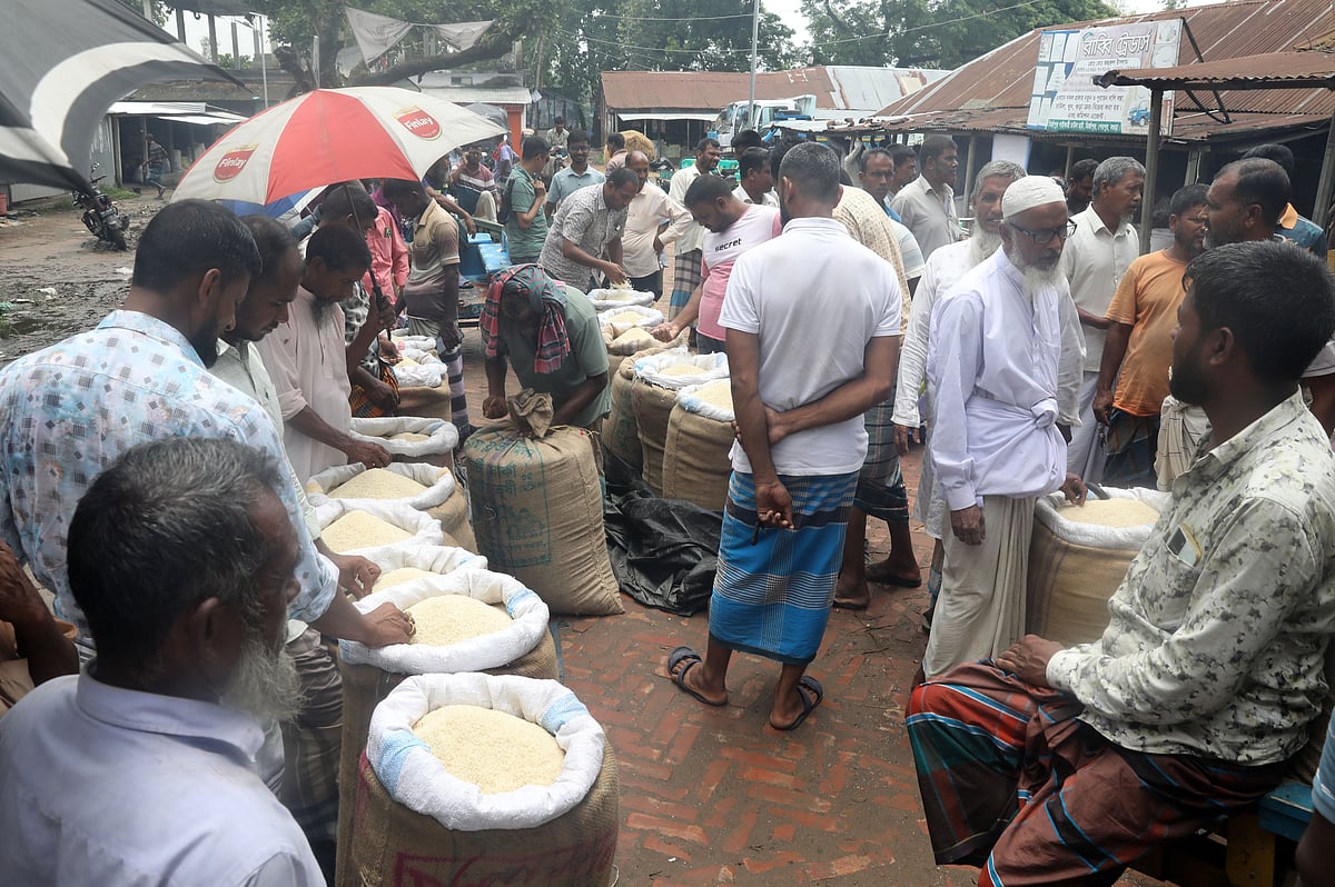 নমুনা দেখে চাল বিকিকিনি চলে যে হাটে  