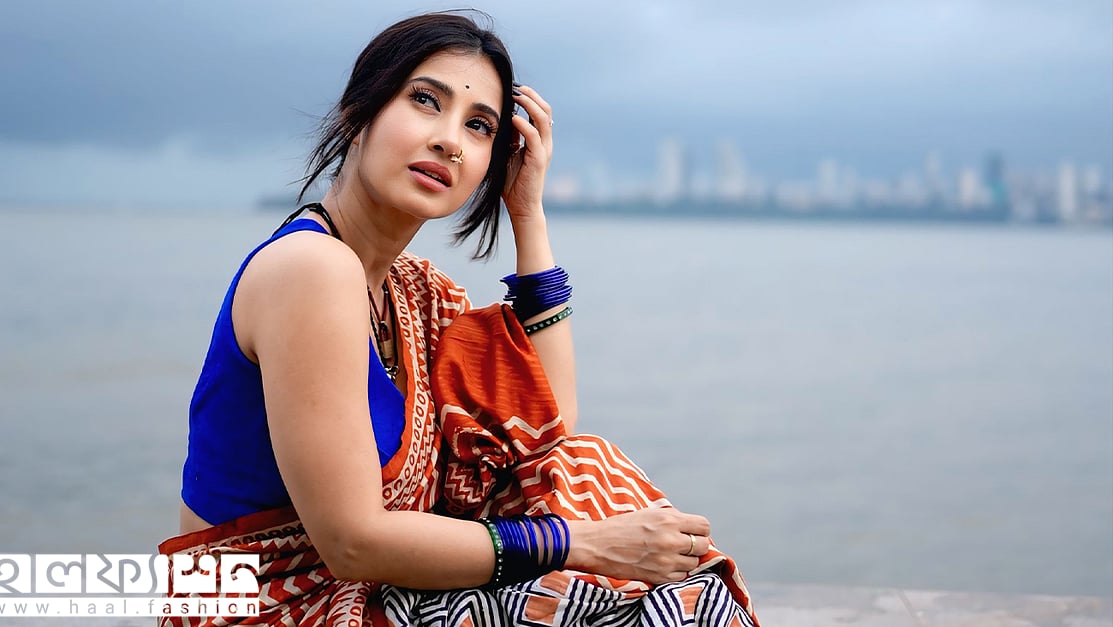 মুম্বাইয়ের মেঘ-বৃষ্টিতে শাড়ির লুকে মোহ ছড়ালেন টালিউড ডিভা মুম্বাইয়ের মেঘ-বৃষ্টিতে শাড়ির লুকে মোহ ছড়ালেন টালিউড ডিভা