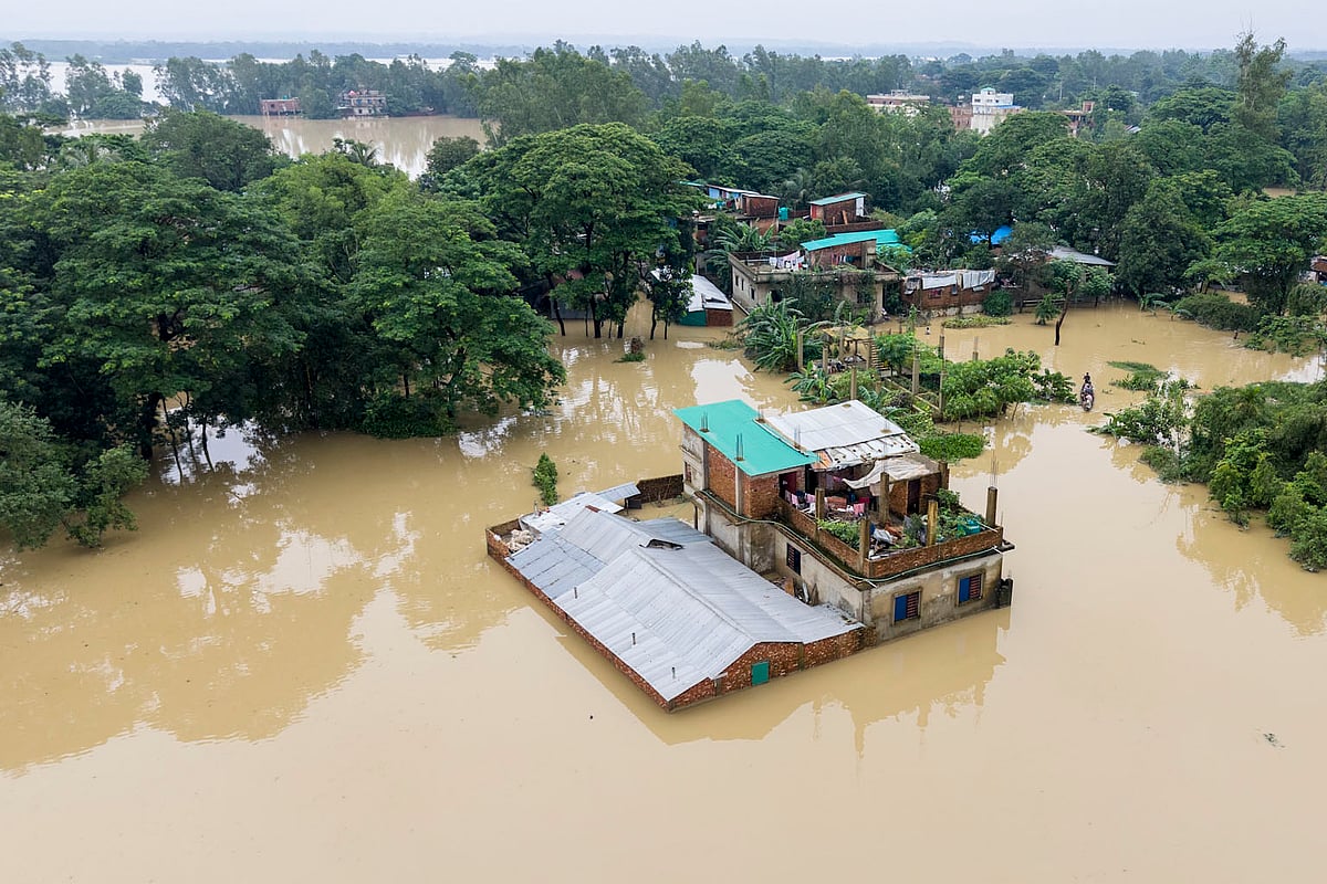 সাতকানিয়ায় পানিবন্দী জীবন