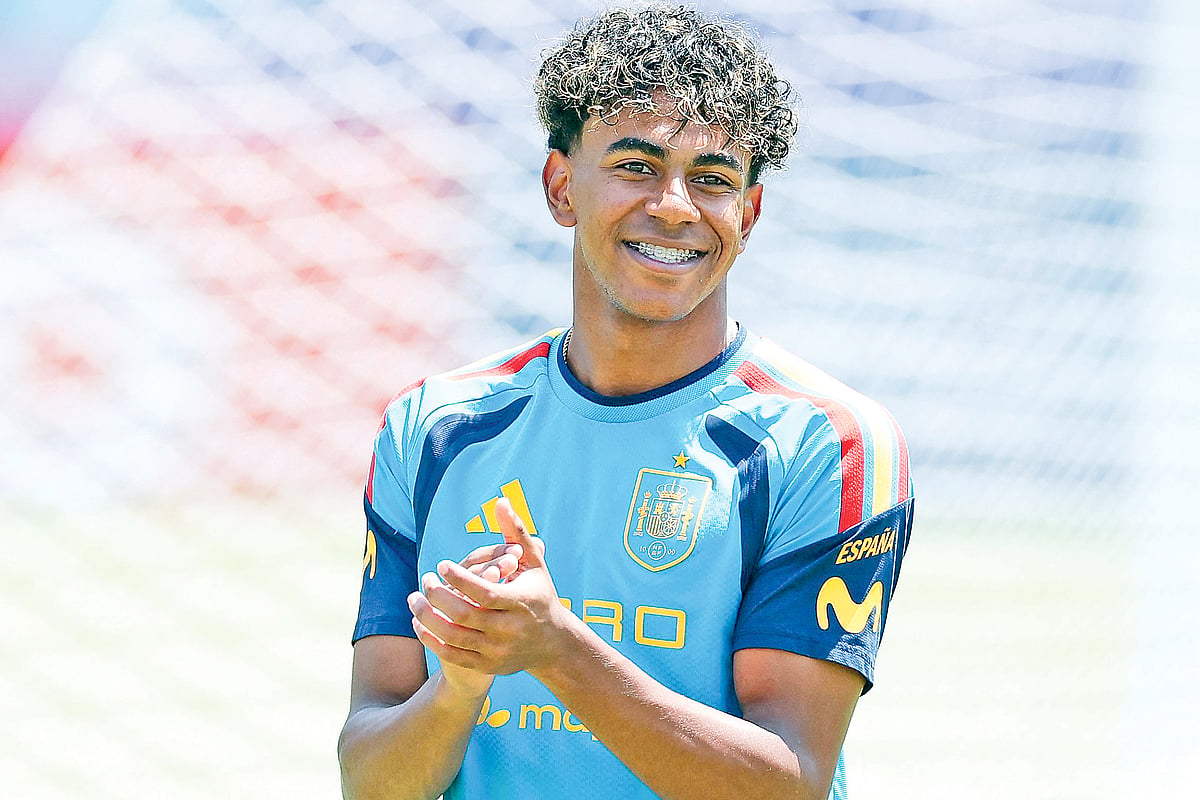 স্পেন তাকিয়ে ইয়ামালের দিকে 