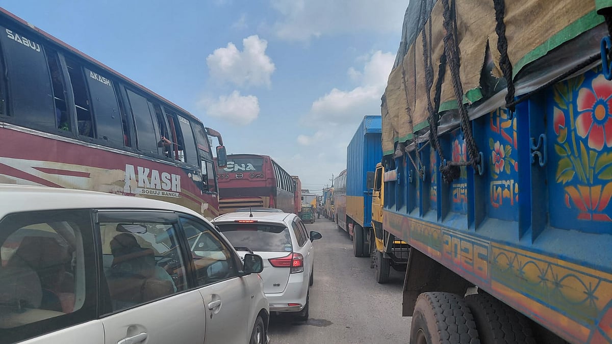 সরাইলে দুই মহাসড়কে দীর্ঘ যানজট, দুর্ভোগে যাত্রীরা