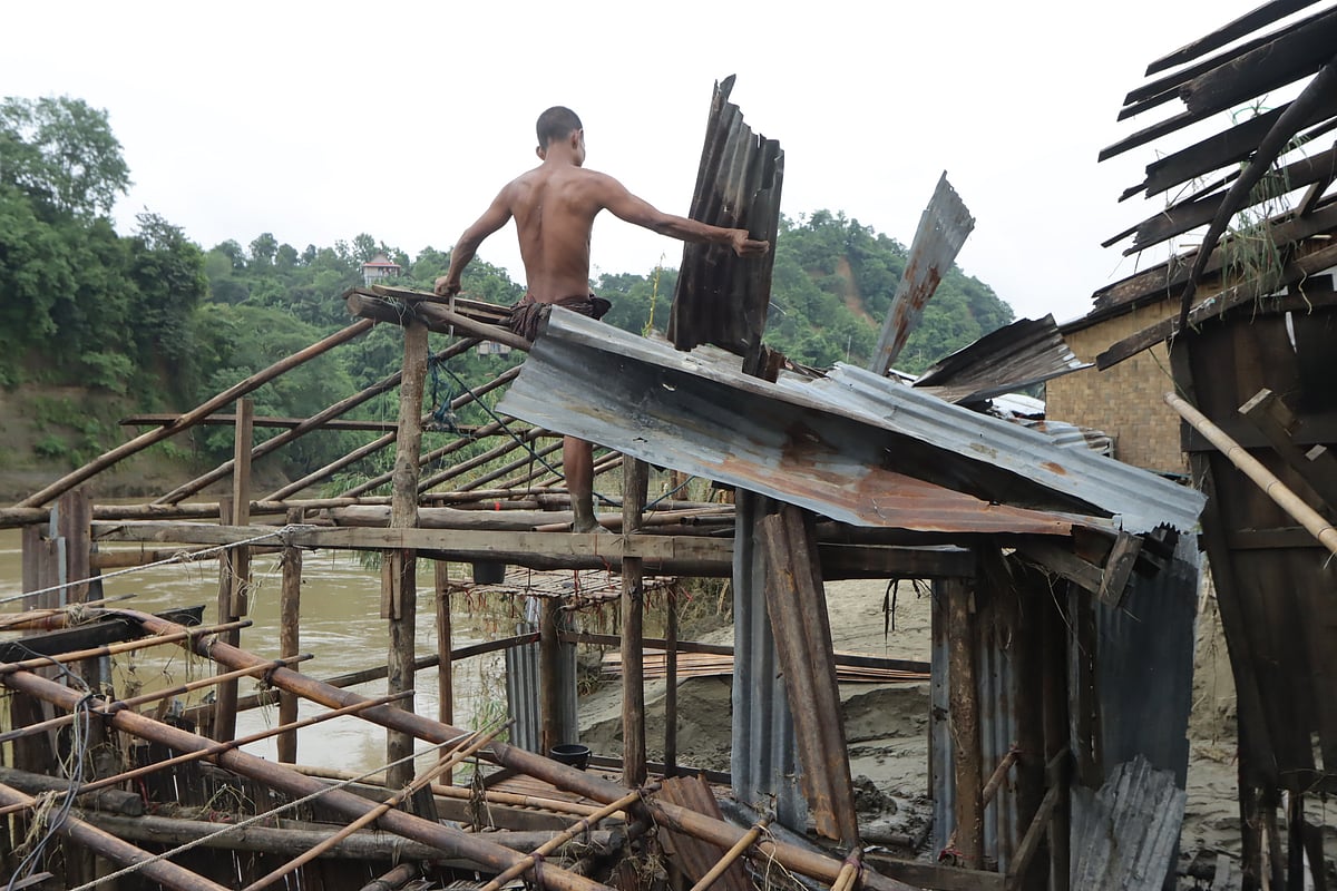 বান্দরবানজুড়ে বন্যার ক্ষত
