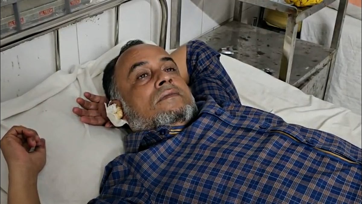 কান কামড়ে বিএনপি নেতা বললেন, ‘এলাকা ছাড়’