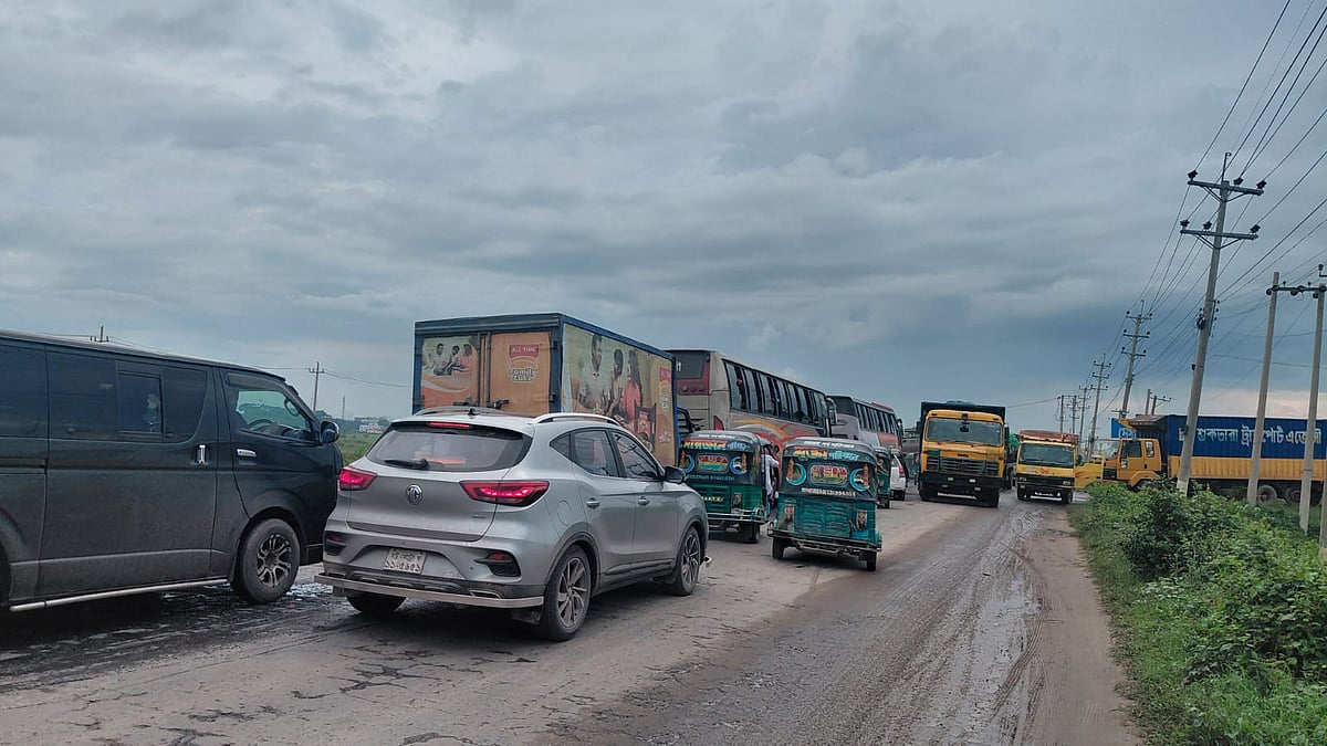 সরাইলে দুই মহাসড়কে আজও ভোগান্তি, ২০ কিলোমিটার যানজট