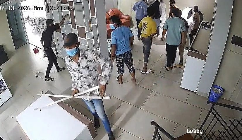 চট্টগ্রামে চাঁদা না পেয়ে ব্যবসাপ্রতিষ্ঠানে হামলা ও লুটের ঘটনায় গ্রেপ্তার ৮