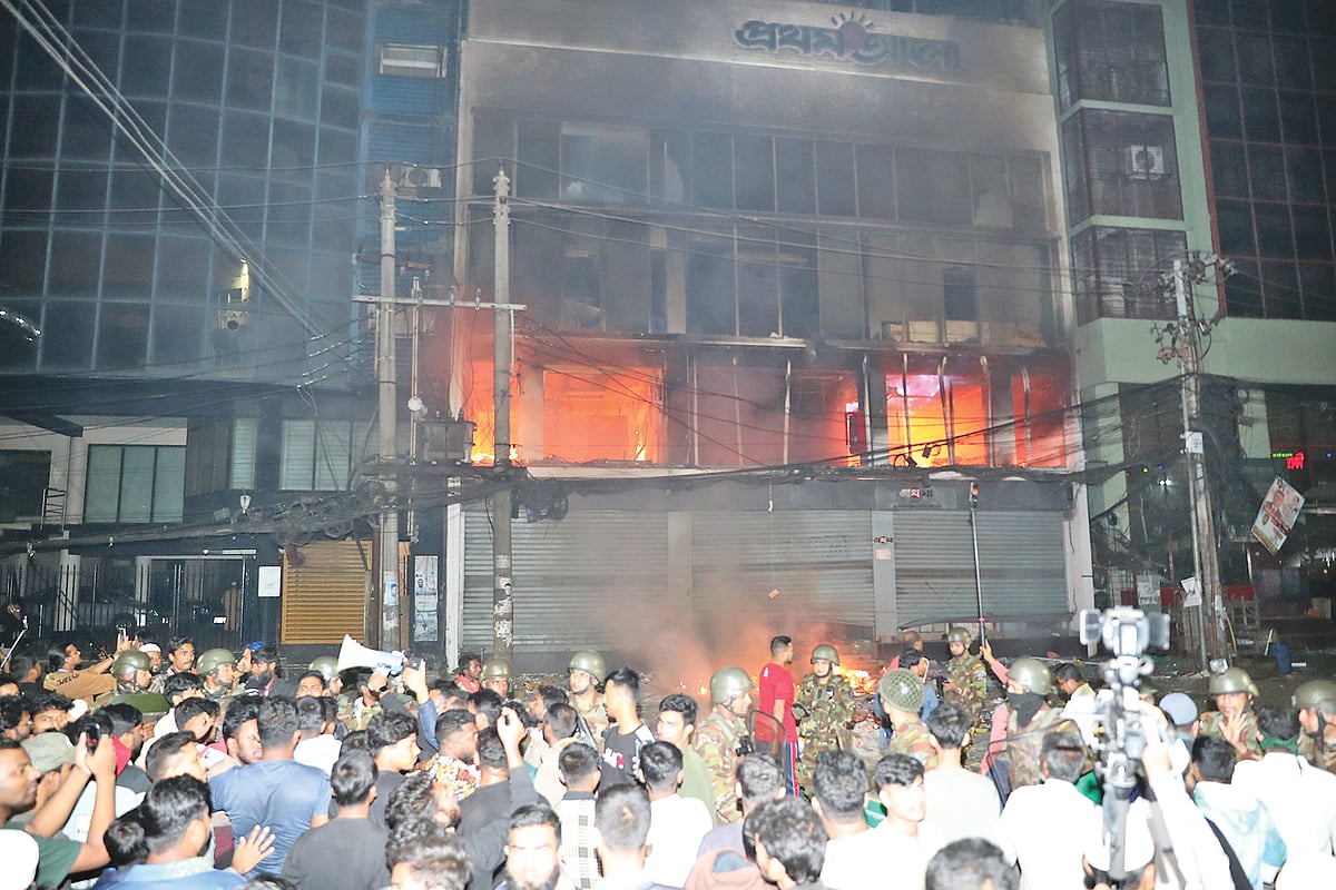 চব্বিশের কাঠগড়ায় প্রগতিশীল রাজনীতি