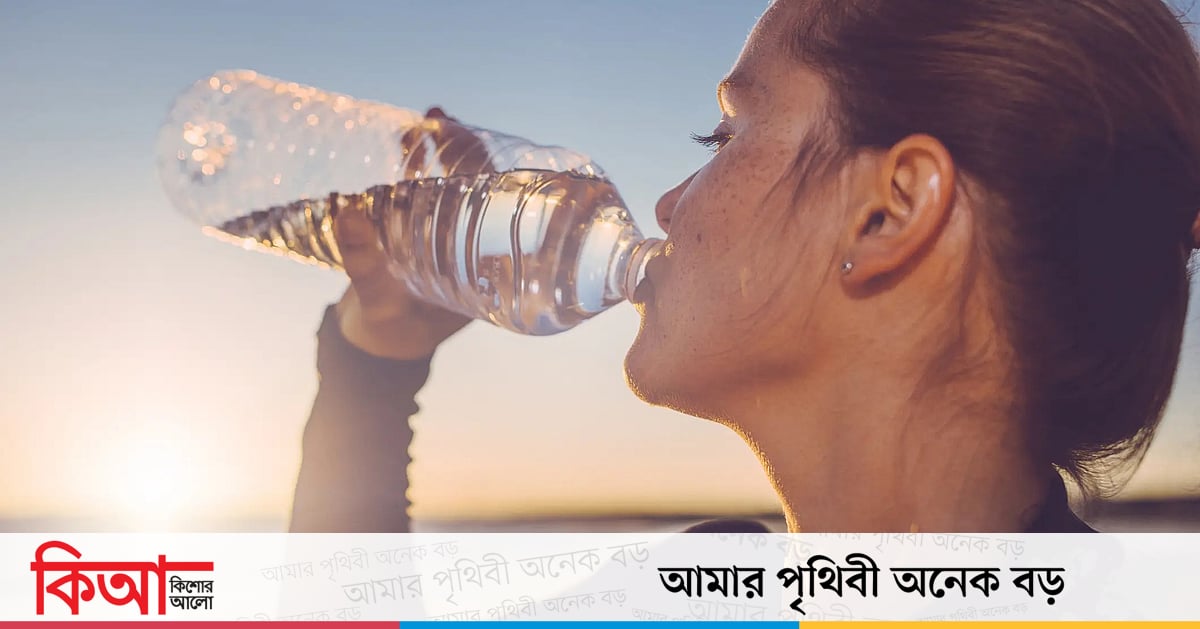 রোদে রাখা প্লাস্টিক বোতলের পানি পান করা কেন ক্ষতিকর রোদে রাখা প্লাস্টিক বোতলের পানি পান করা কেন ক্ষতিকর