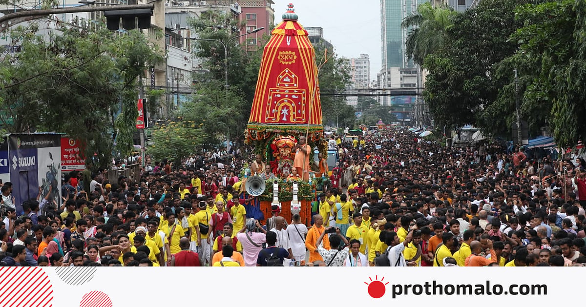 বর্ণাঢ্য রথযাত্রায় ভক্তদের ঢল বর্ণাঢ্য রথযাত্রায় ভক্তদের ঢল