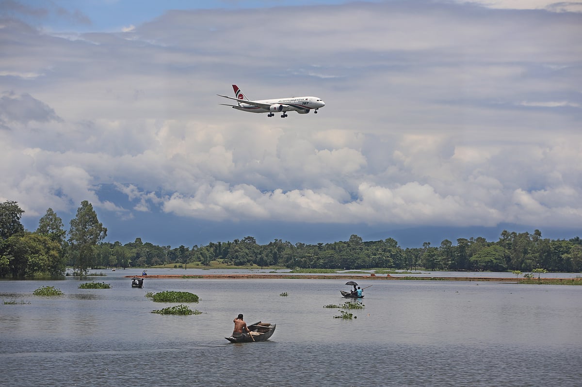বর্ষার আকাশে শরতের রং
