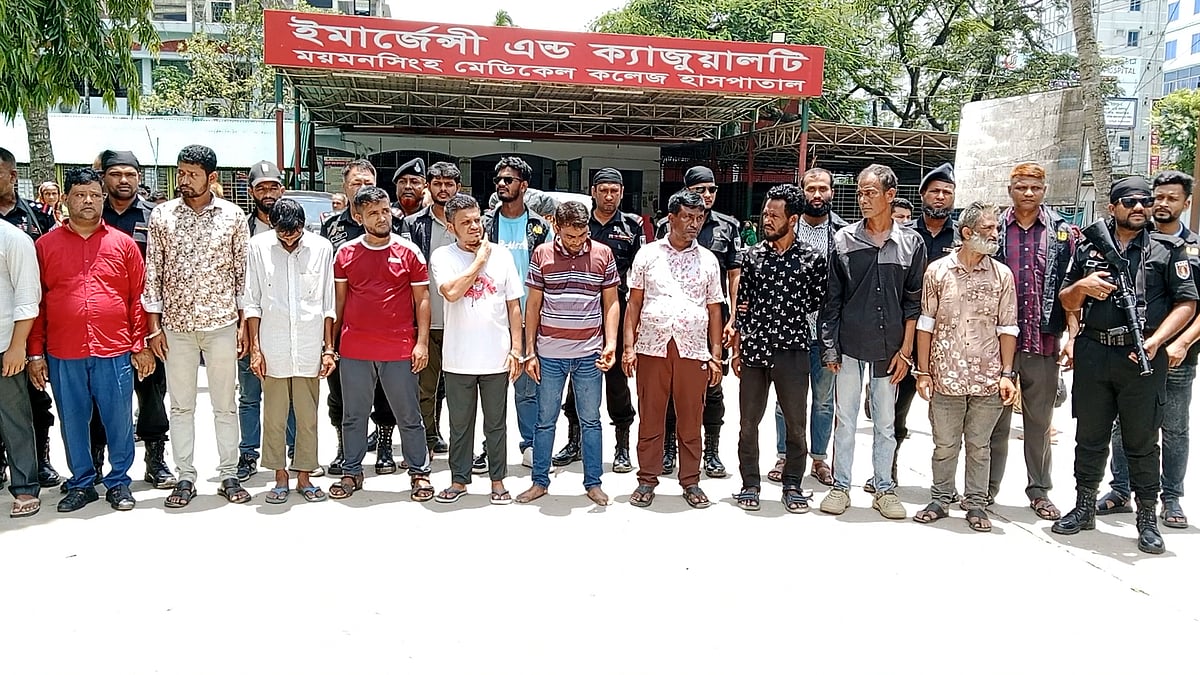 হাসপাতালে আসা রোগীদের বাগিয়ে নিত দালাল চক্র, র‍্যাবের অভিযানে আটক ১৪