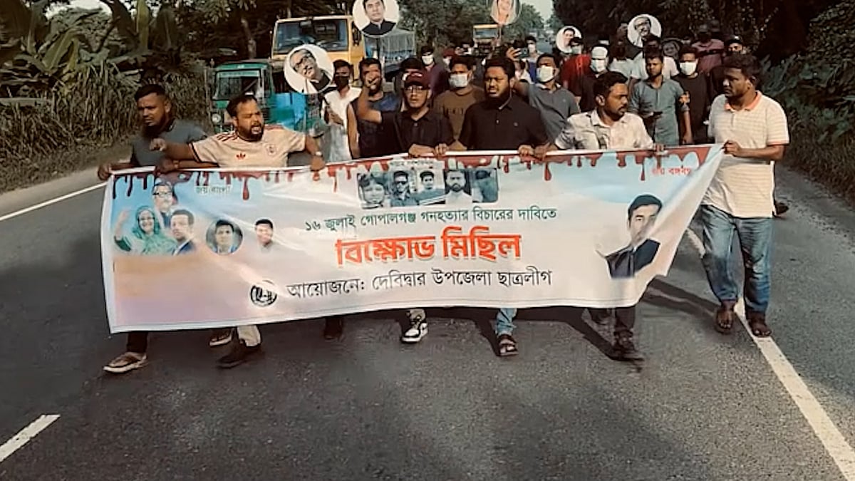 ‘জয় বাংলা’ স্লোগানে বিভিন্ন জেলায় ঝটিকা মিছিল