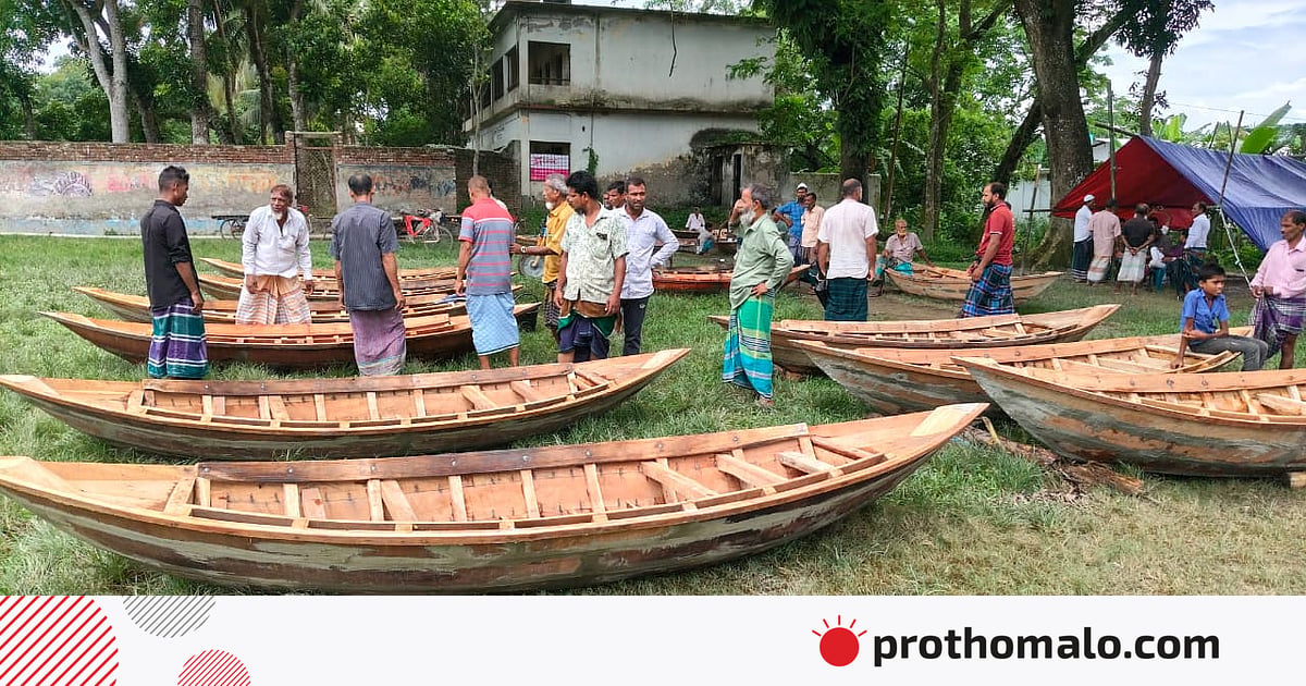 শতবর্ষী বুড়িরহাট : বর্ষা এলেই জমে ওঠে নৌকার বেচাকেনা শতবর্ষী বুড়িরহাট : বর্ষা এলেই জমে ওঠে নৌকার বেচাকেনা