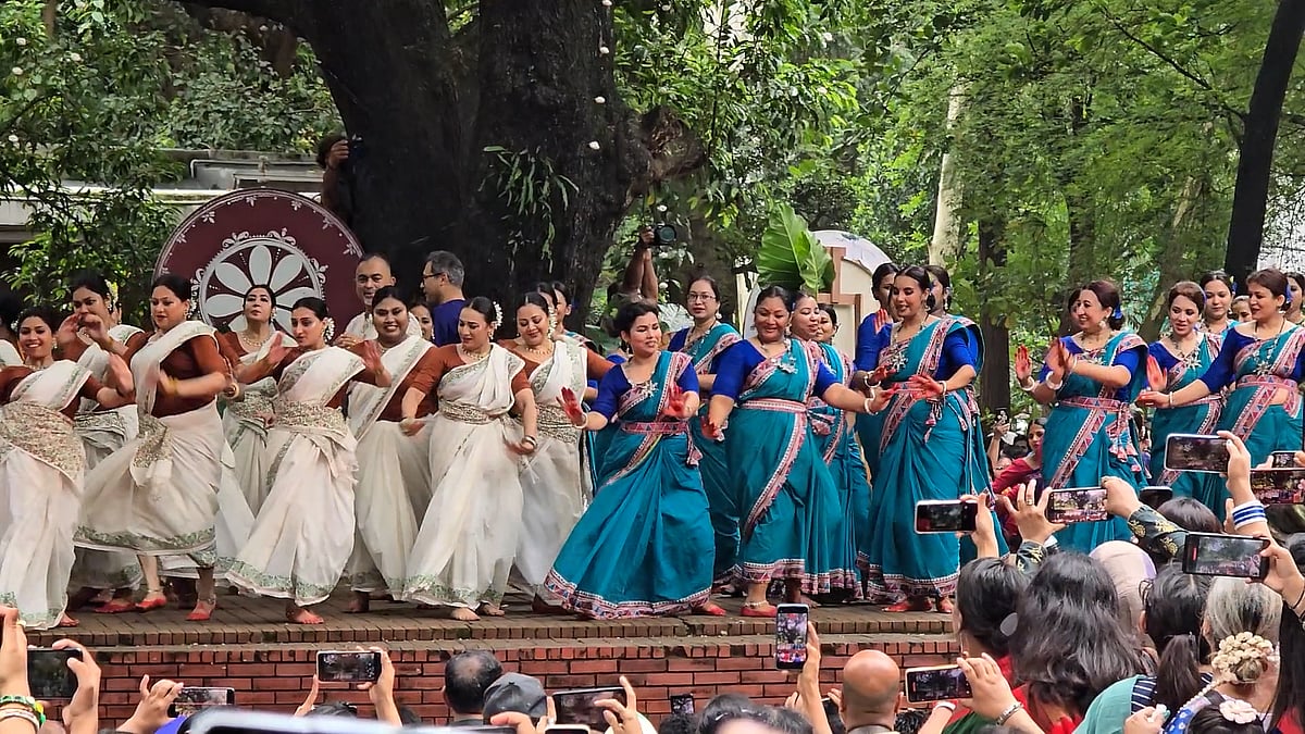 বর্ষাবরণে ঢাকা বিশ্ববিদ্যালয়ের চারুকলায় হয়ে গেল ’ঘনঘটা–২’
