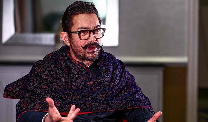 আমির এত দিন পর কেন বললেন ‘থ্রি ইডিয়টস’ সোনম ওয়াংচুকের গল্প নয়, এ নিয়ে কেন বিতর্ক