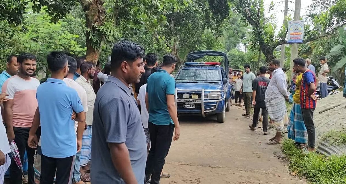 ভালুকায় মাদক ব্যবসার অভিযোগে মা-ছেলেকে পুলিশে সোপর্দ, বাড়ি ভাঙচুর-অগ্নিসংযোগ