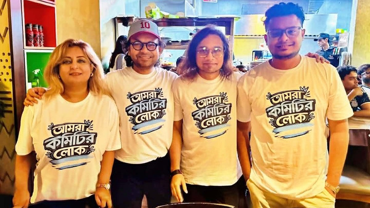 আমরা কমিটির লোক! ৭ জনের জন্য করা সেই টি-শার্টের আড়ালের গল্প
