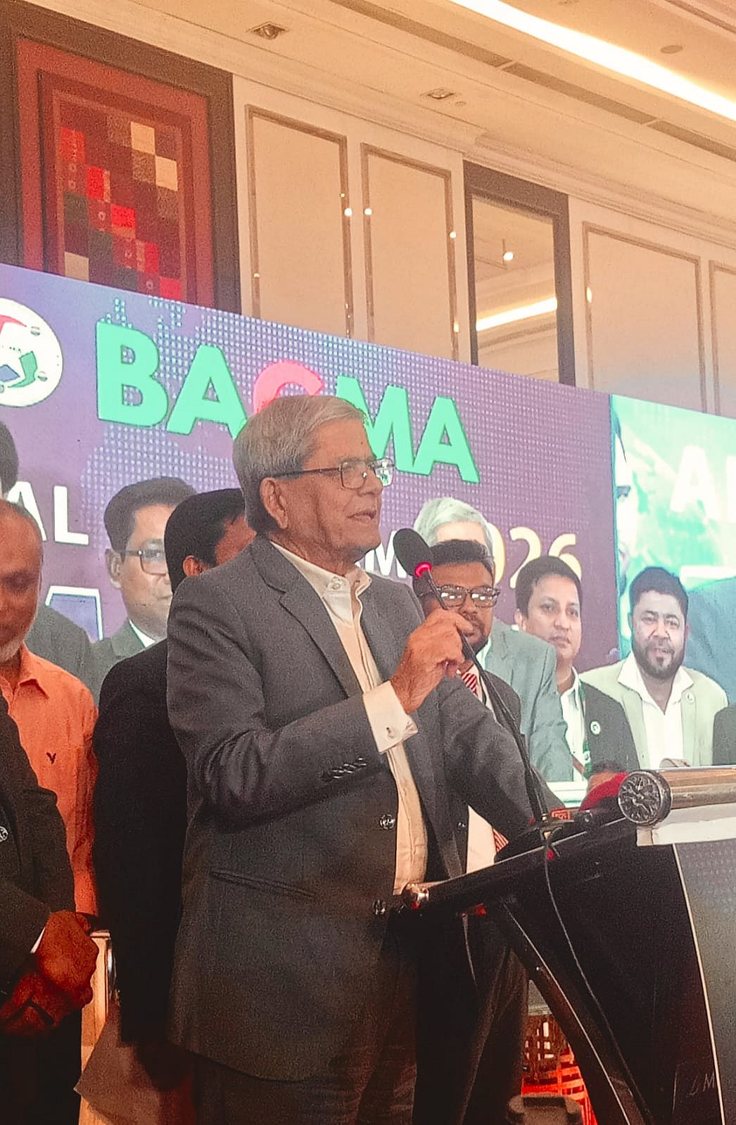 সংকট কাটিয়ে অর্থনীতি ঘুরে দাঁড়াবে, পোশাকশিল্প হবে সহযাত্রী: স্থানীয় সরকারমন্ত্রী