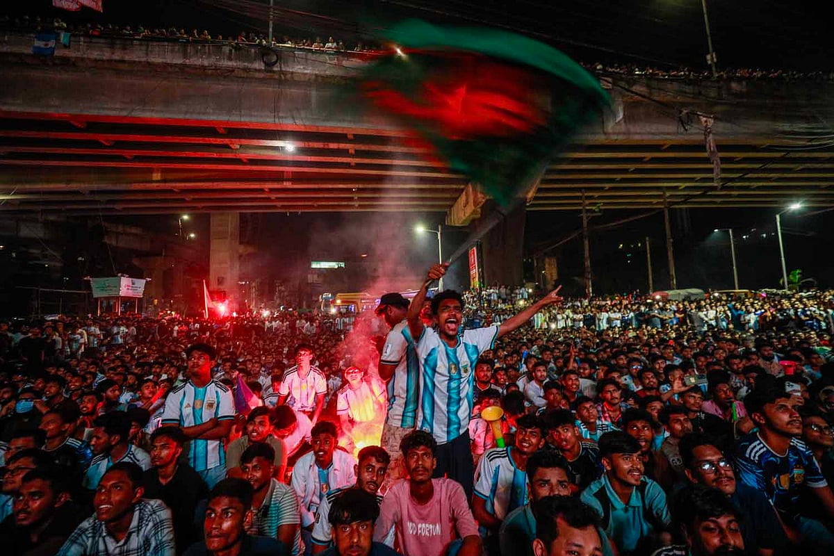 বিশ্বকাপে নেই বাংলাদেশ, তবু ফুটবলের উৎসবে প্রথম সারিতে