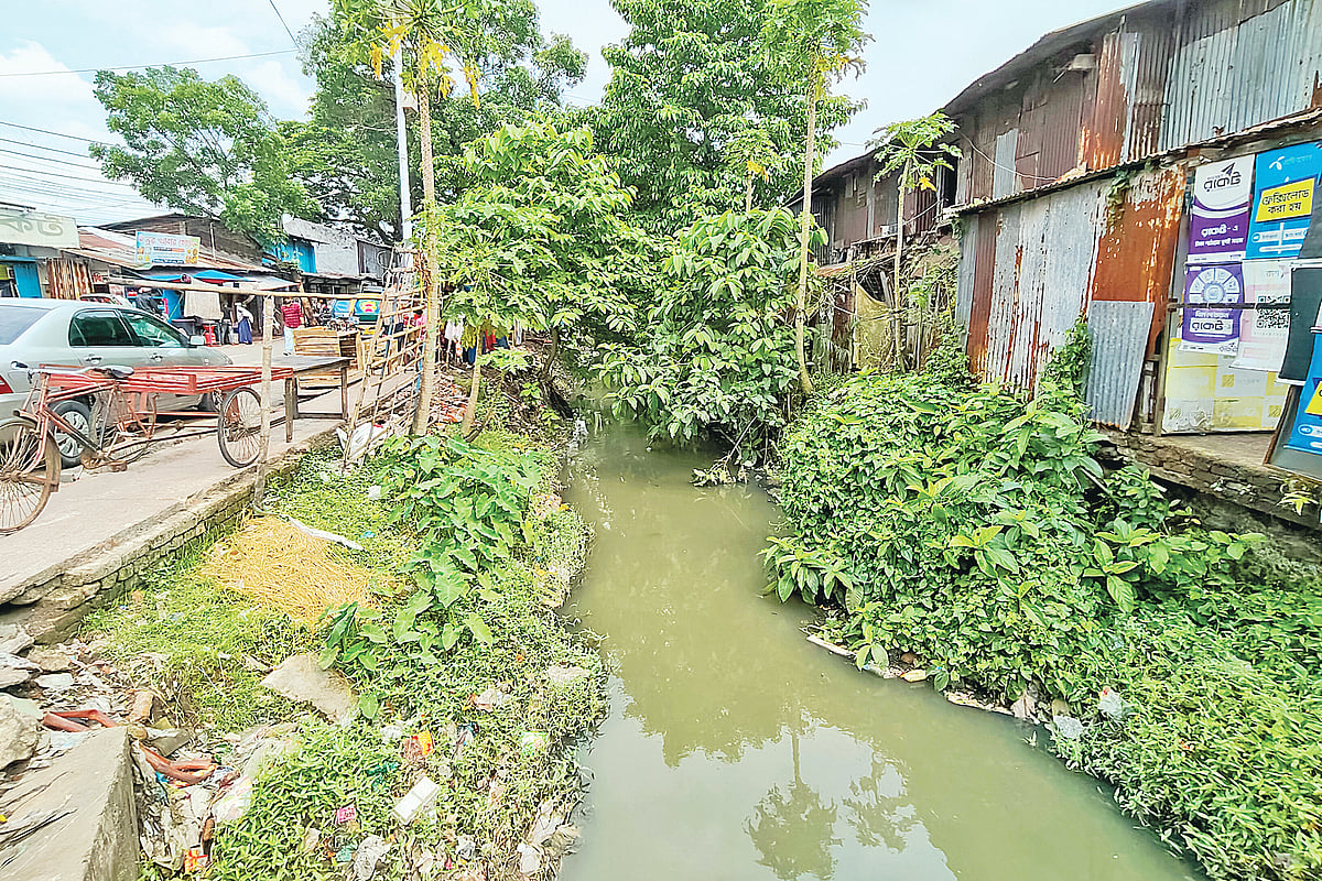 ‘সবই এখন স্মৃতি’, খাল-পুকুর হারিয়ে ঢাকার পথে বরিশাল