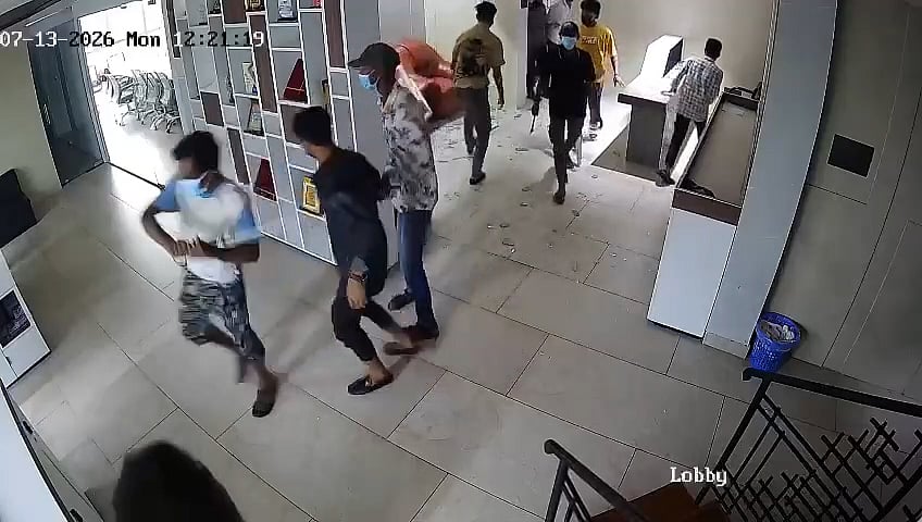‘ব্যবসা এখন থেকে আমরা করব, আপনারা আর ব্যবসা-বাণিজ্য করিয়েন না’