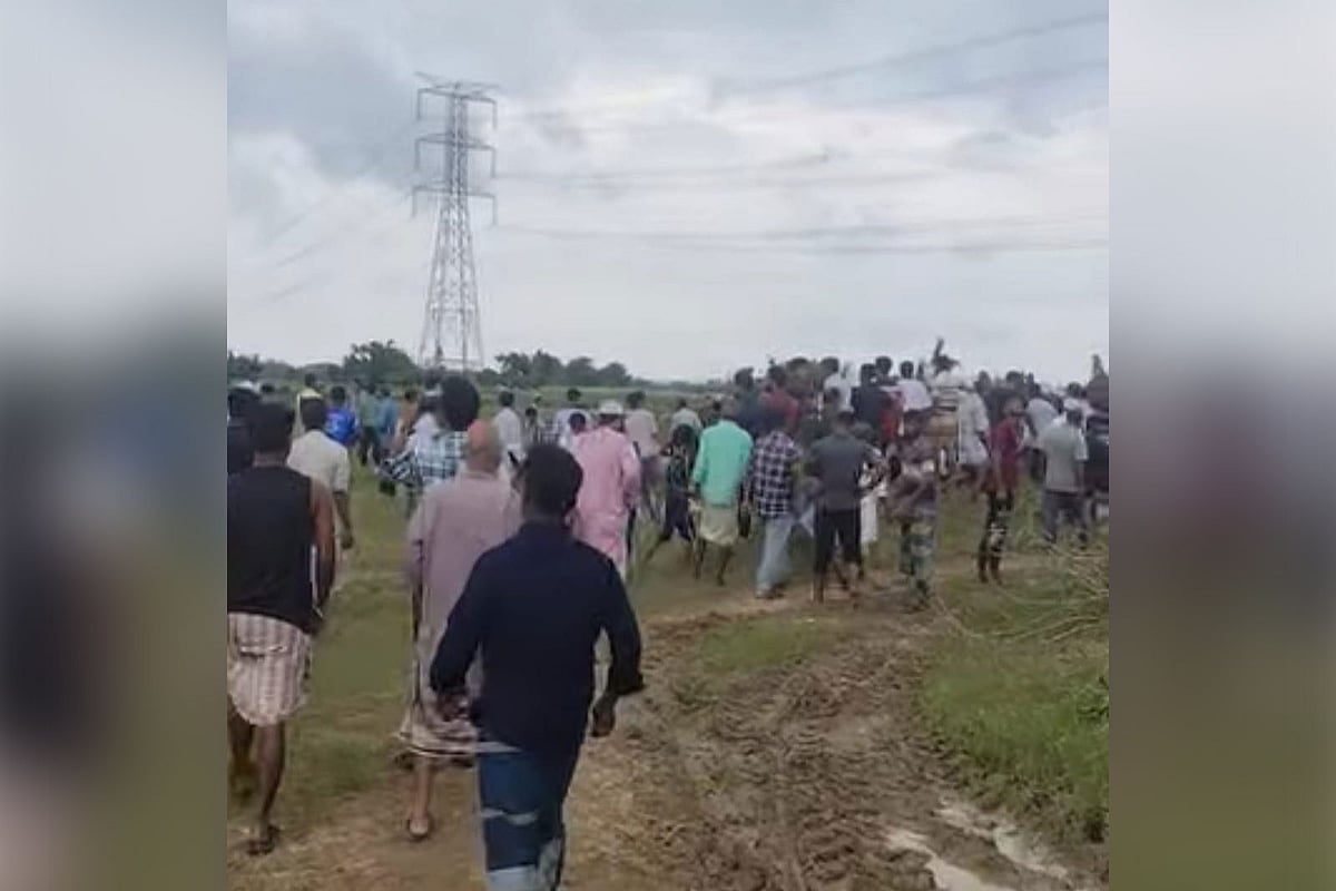 ধান রোপণের সময় জমিতে বিদ্যুতের
তার ছিঁড়ে পড়ে দুই কৃষকের মৃত্যু