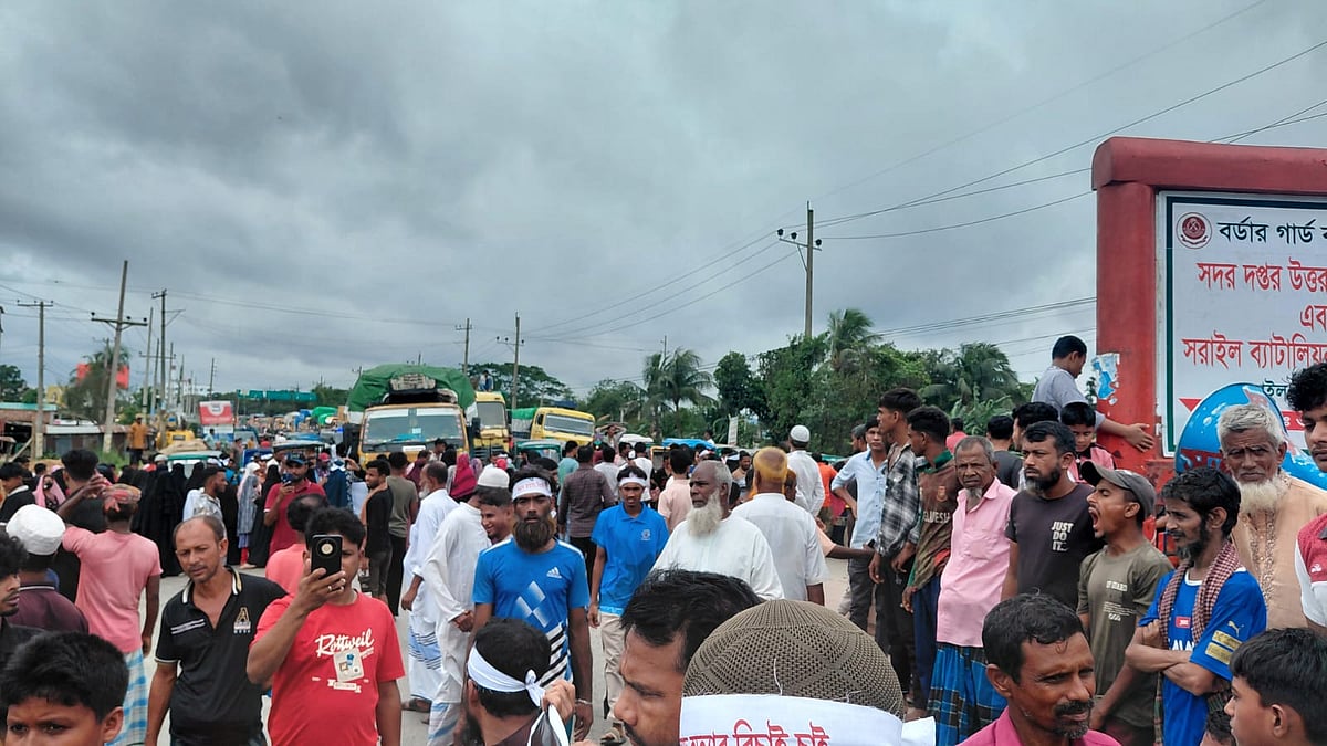 কিশোর হত্যা মামলার আসামিদের গ্রেপ্তারের দাবিতে ঢাকা–সিলেট মহাসড়ক অবরোধ