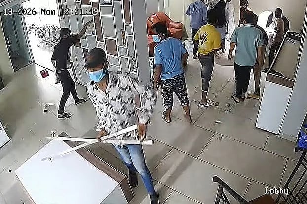 কোটি টাকা চাঁদা না পেয়ে তিন ভাগে ভাগ হয়ে হামলা চালান সন্ত্রাসীরা