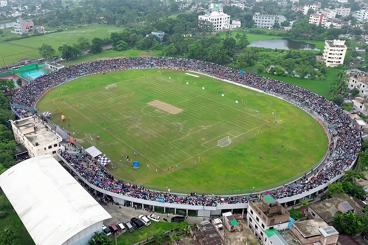 বৃষ্টির মধ্যে পাবনার ফুটবল ম্যাচে উপচে পড়া দর্শক