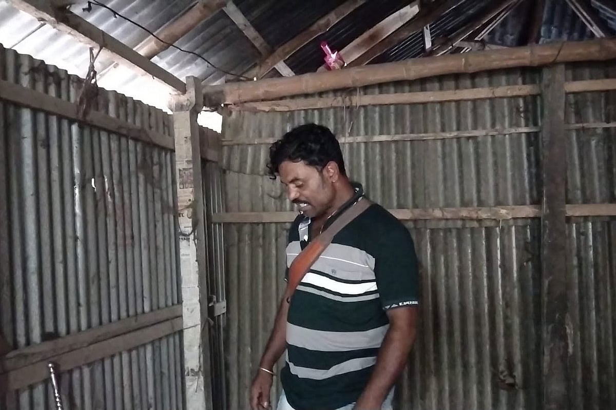 হাসপাতালে চিকিৎসা নিয়ে সুস্থ ‘বিষঝাড়া ওঝা’, বাড়ি ফিরেই গেছেন সাপ ধরতে