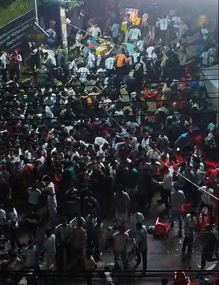 চট্টগ্রামে বড় পর্দায় খেলা দেখার সময় ব্রাজিল সমর্থককে ধাওয়া, আতঙ্কে দর্শকদের ছোটাছুটি