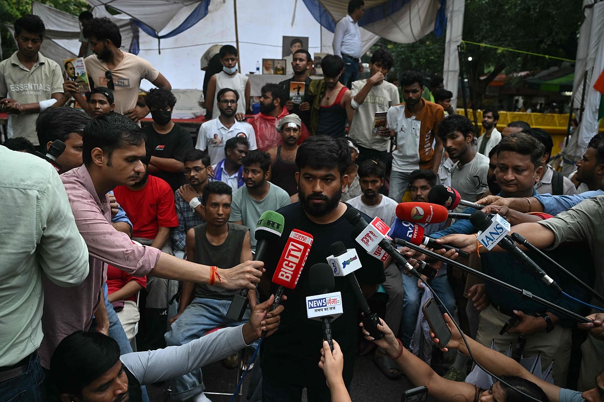 দম্ভের কারণেই কি ‘ককরোচদের’ বুঝছে না মোদি সরকার?