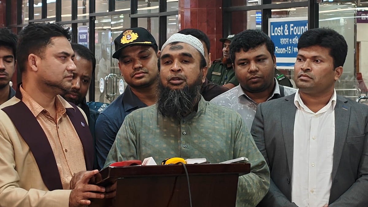 হরমুজে ১১৫ দিন আটকা, অবশেষে পরিবারের কাছে ফিরলেন ১৭ নাবিক