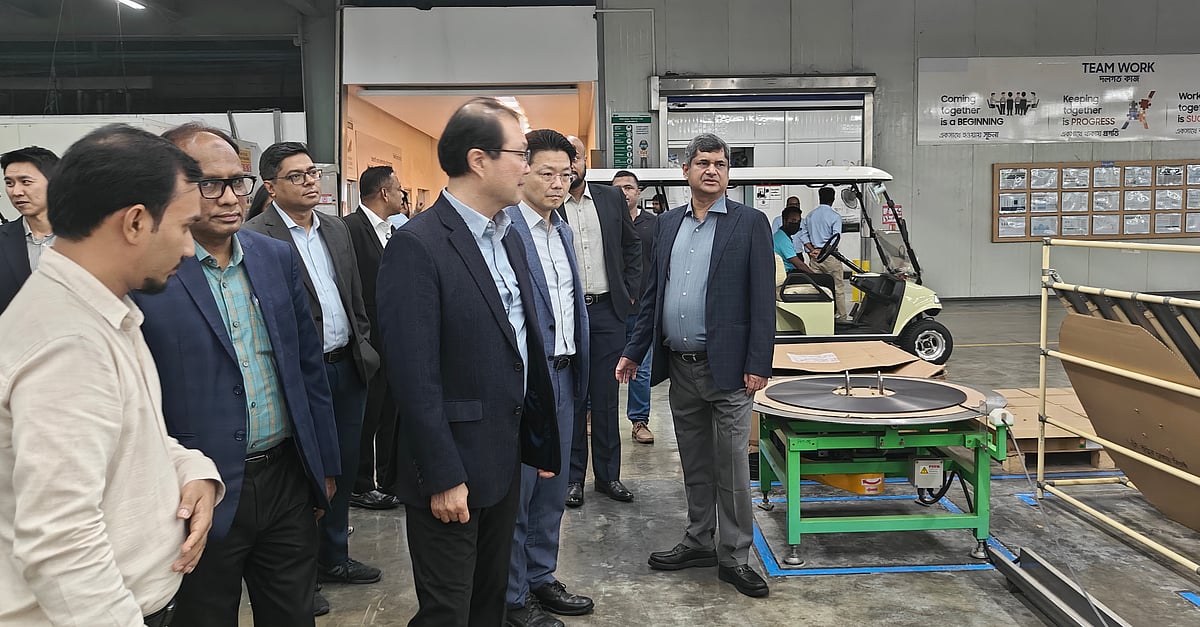 নরসিংদীতে ফেয়ার ইলেকট্রনিকসের কারখানা ঘুরে দেখলেন দক্ষিণ কোরিয়ার রাষ্ট্রদূত