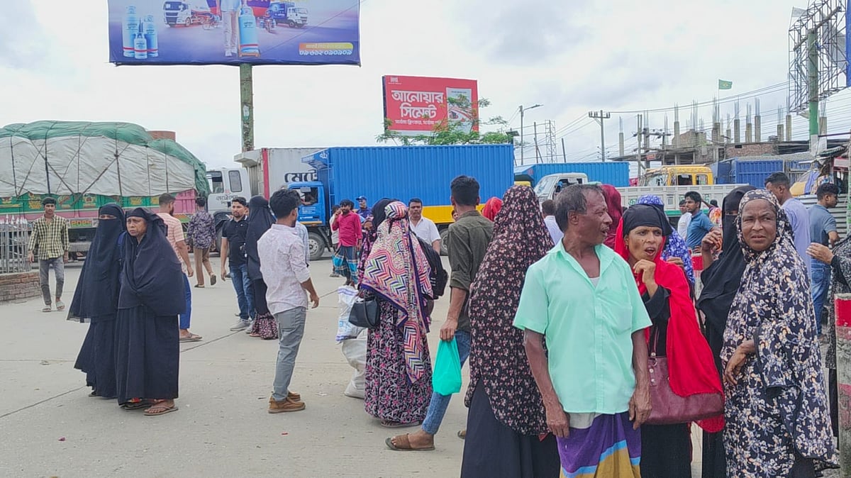 ময়মনসিংহে গ্যাসের দাবিতে মহাসড়ক অবরোধ, ভোগান্তিতে দূরপাল্লার যাত্রীরা
