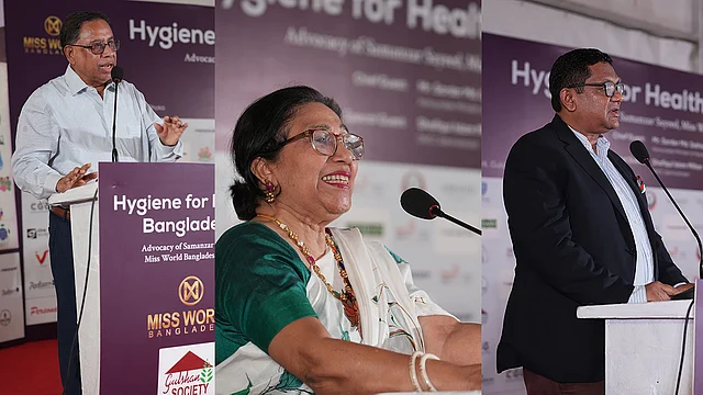 বক্তব্য রাখছেন ঢাকা উত্তর সিটি করপোরেশনের প্রশাসক শফিকুল ইসলাম মিল্টন (বাঁয়ে),  ফাউন্ডেশনের নির্বাহী পরিচালক শাহীন আনাম (মাঝে) ও গুলশান সোসাইটির সভাপতি ব্যারিস্টার ওমর সাদাত