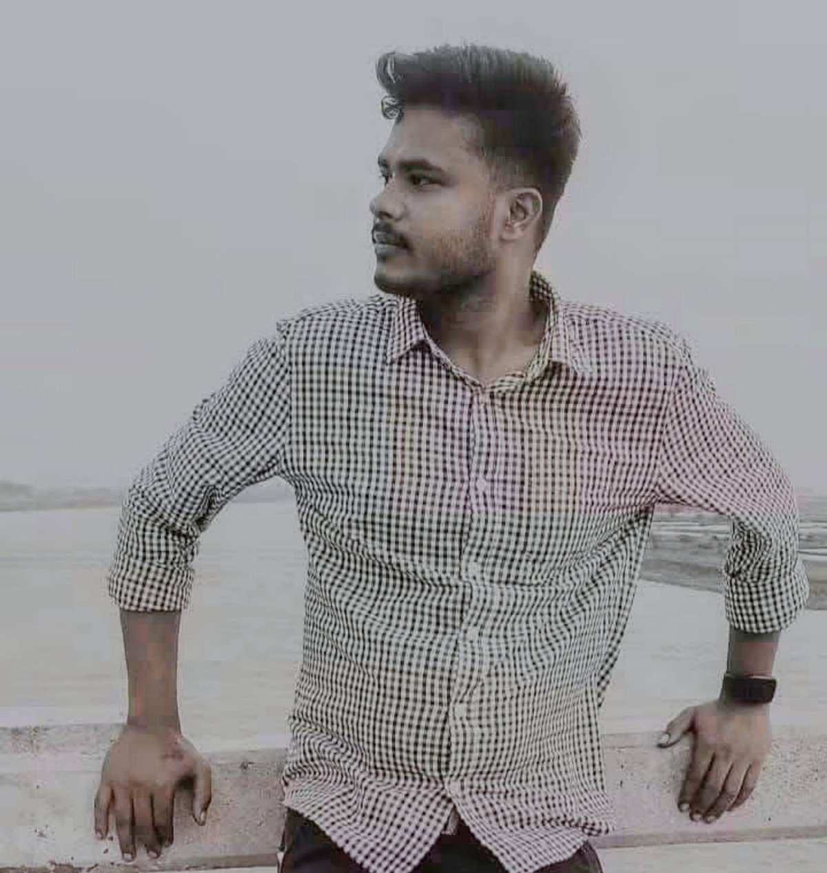 খুলনায় তালাবদ্ধ ঘরের ভেতরে পাওয়া গেল কাঁথা দিয়ে মোড়ানো তরুণের লাশ