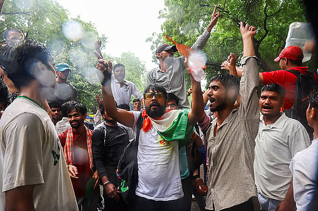ককরোচ জনতা পার্টির কর্মসূচির কারণে দিল্লির ১৬টি মেট্রোস্টেশন বন্ধ