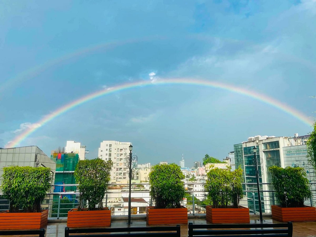 ঢাকার আকাশে রংধনু