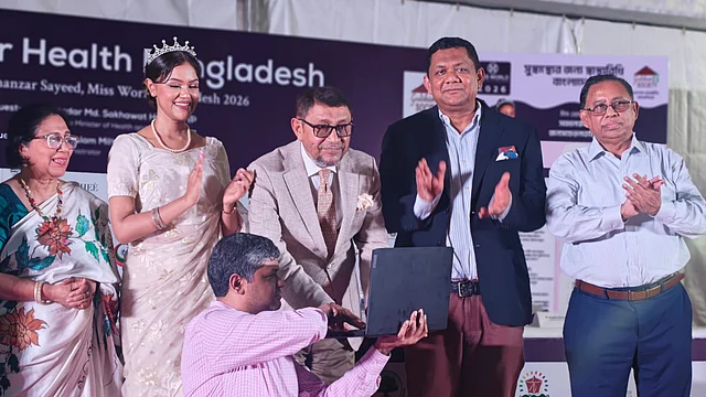 অনুষ্ঠানের উদ্বোধন করছেন স্বাস্থ্যমন্ত্রী