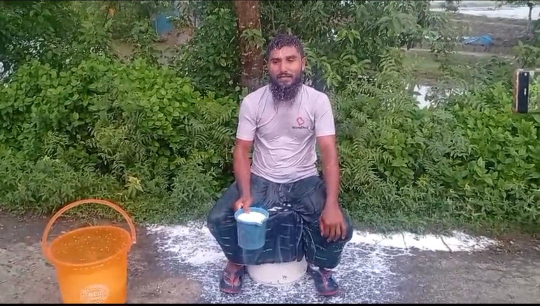 দুধ দিয়ে গোসল করে দল ছাড়ার ঘোষণা জামায়াত কর্মীর