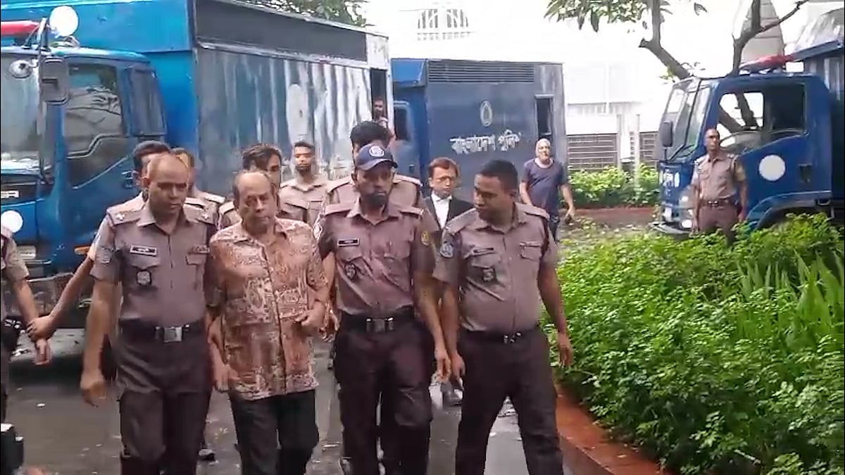 ফেনীতে মানবতাবিরোধী অপরাধের মামলায় সাবেক সেনা কর্মকর্তা মোজাফফর গ্রেপ্তার