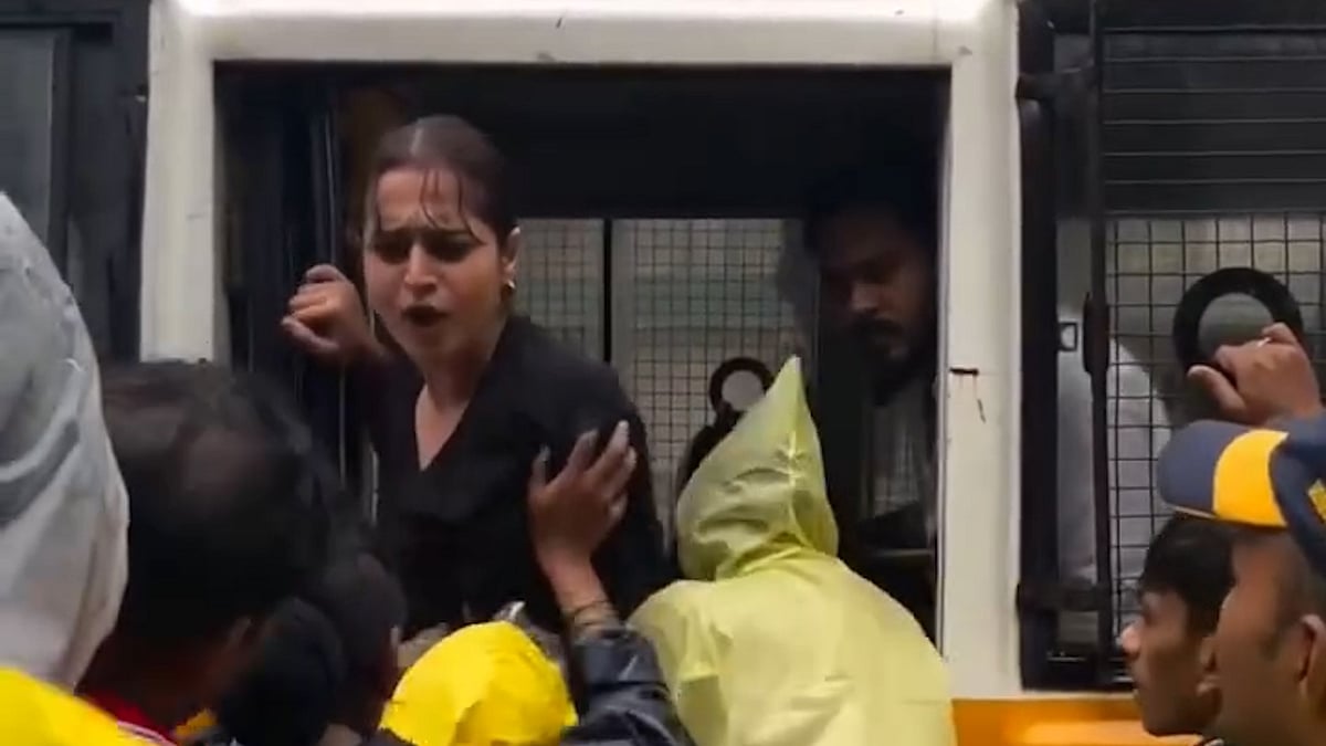 ভারতে শিক্ষার্থীদের বিক্ষোভ থেকে ‘ধুরন্ধর’ অভিনেত্রী আটক