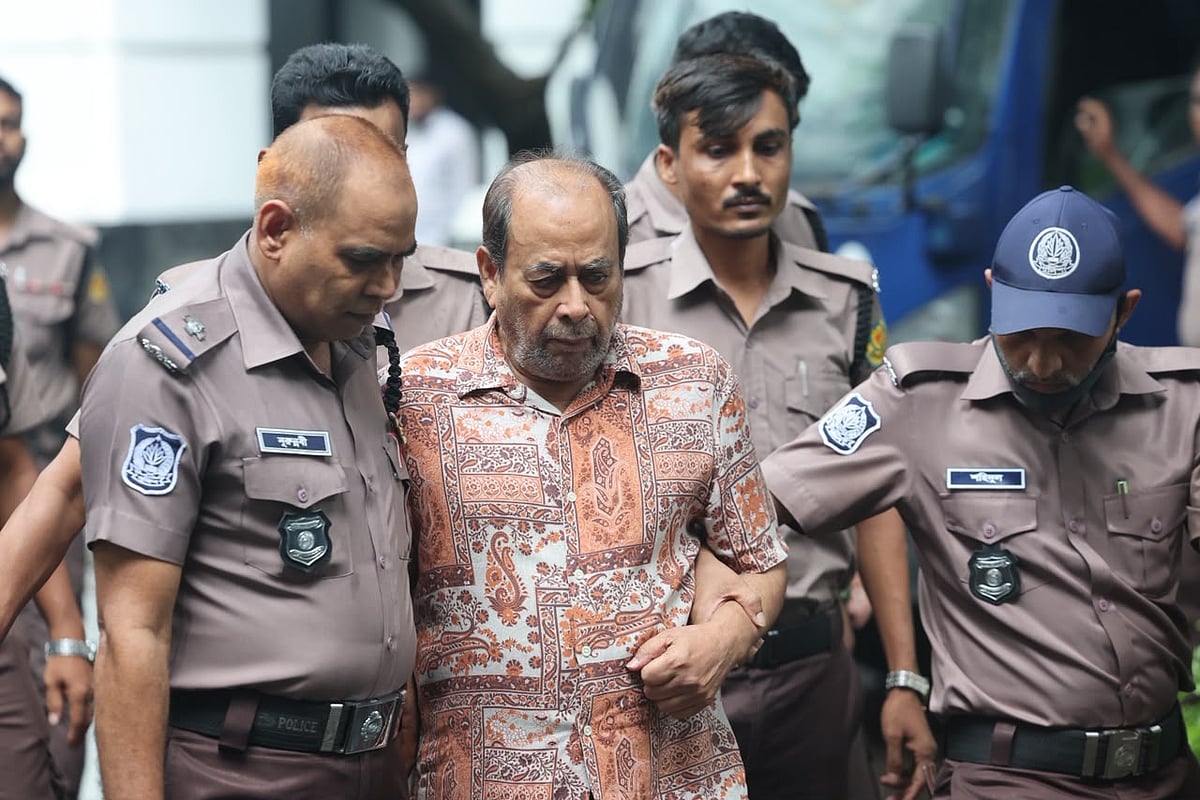জুলাইয়ে মানবতাবিরোধী অপরাধের মামলায় সাবেক সেনা কর্মকর্তা মোজাফফর গ্রেপ্তার