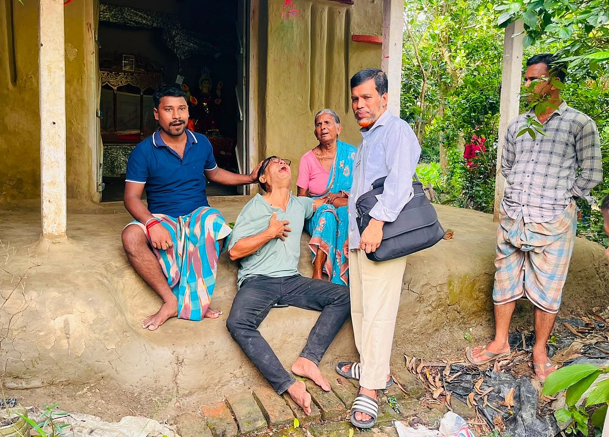 চাকরি নিয়ে কথা-কাটাকাটি, মা-বাবাকে কুপিয়ে হত্যার অভিযোগ একমাত্র ছেলের বিরুদ্ধে
