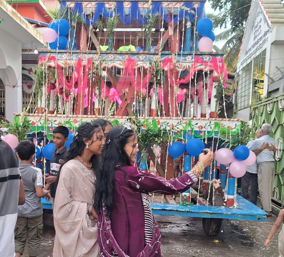 দাউদকান্দিতে উল্টো রথে উৎসবের রং