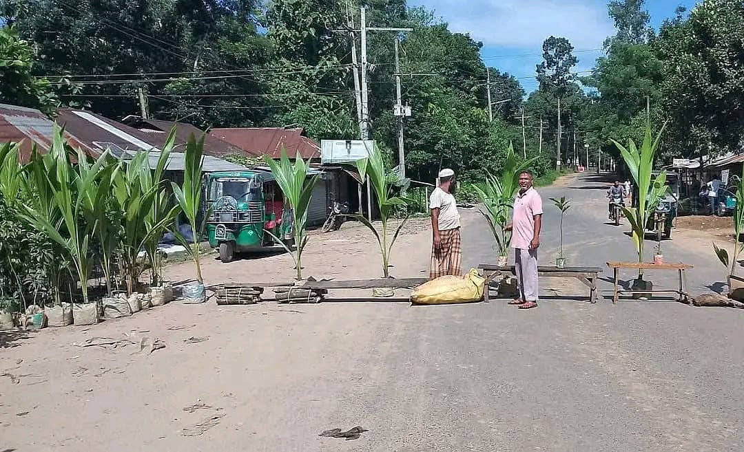 ফটিকছড়ির তিন ইউনিয়নে চলছে হরতাল, বাকি এলাকায় পাল্টা সমাবেশ