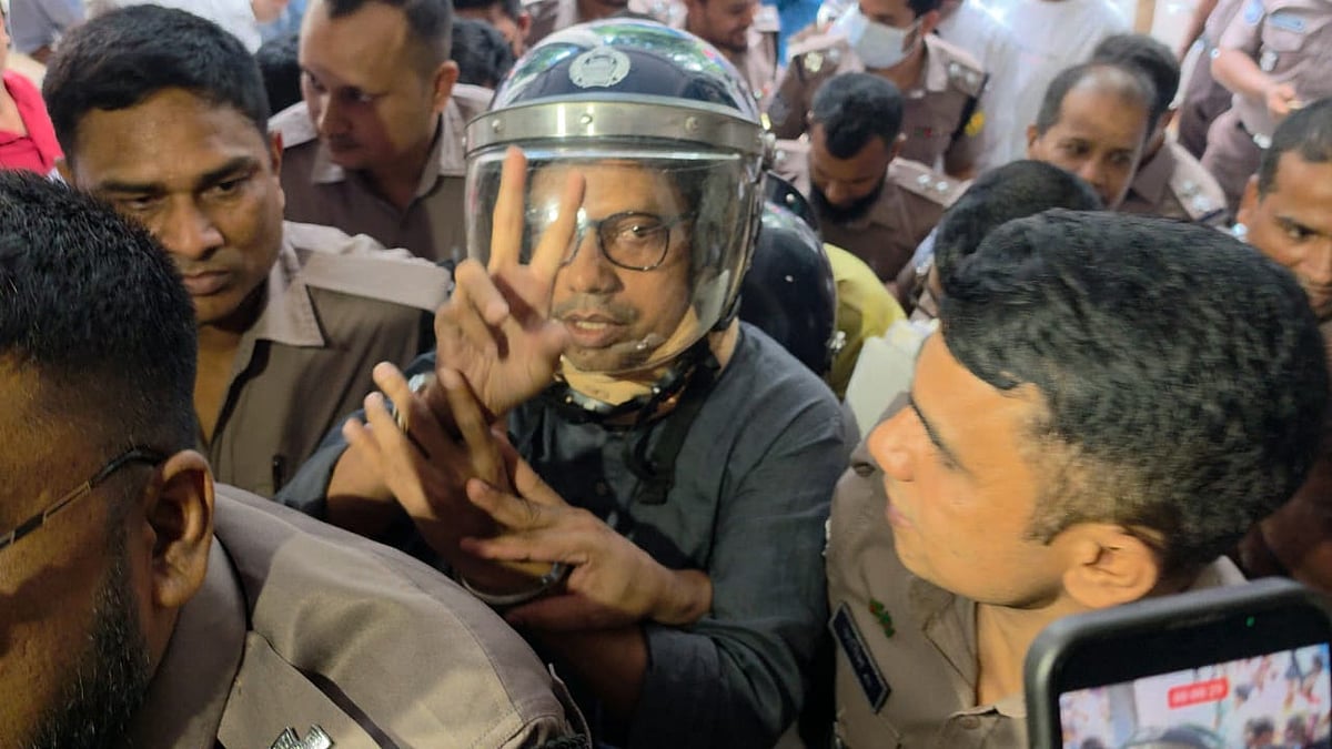 আদালতে সমস্যার কথা বলে আইনজীবীর সঙ্গে যোগাযোগের জন্য পর্যাপ্ত সময় চাইলেন পলক